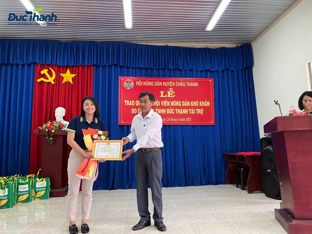 Công ty TNHH Đức Thành trao tặng 200 phần quà cho hội viên, nông dân khó khăn tại huyện Châu Thành