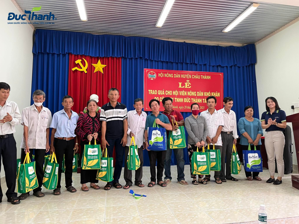 Công ty TNHH Đức Thành trao tặng 200 phần quà cho hội viên, nông dân khó khăn tại huyện Châu Thành