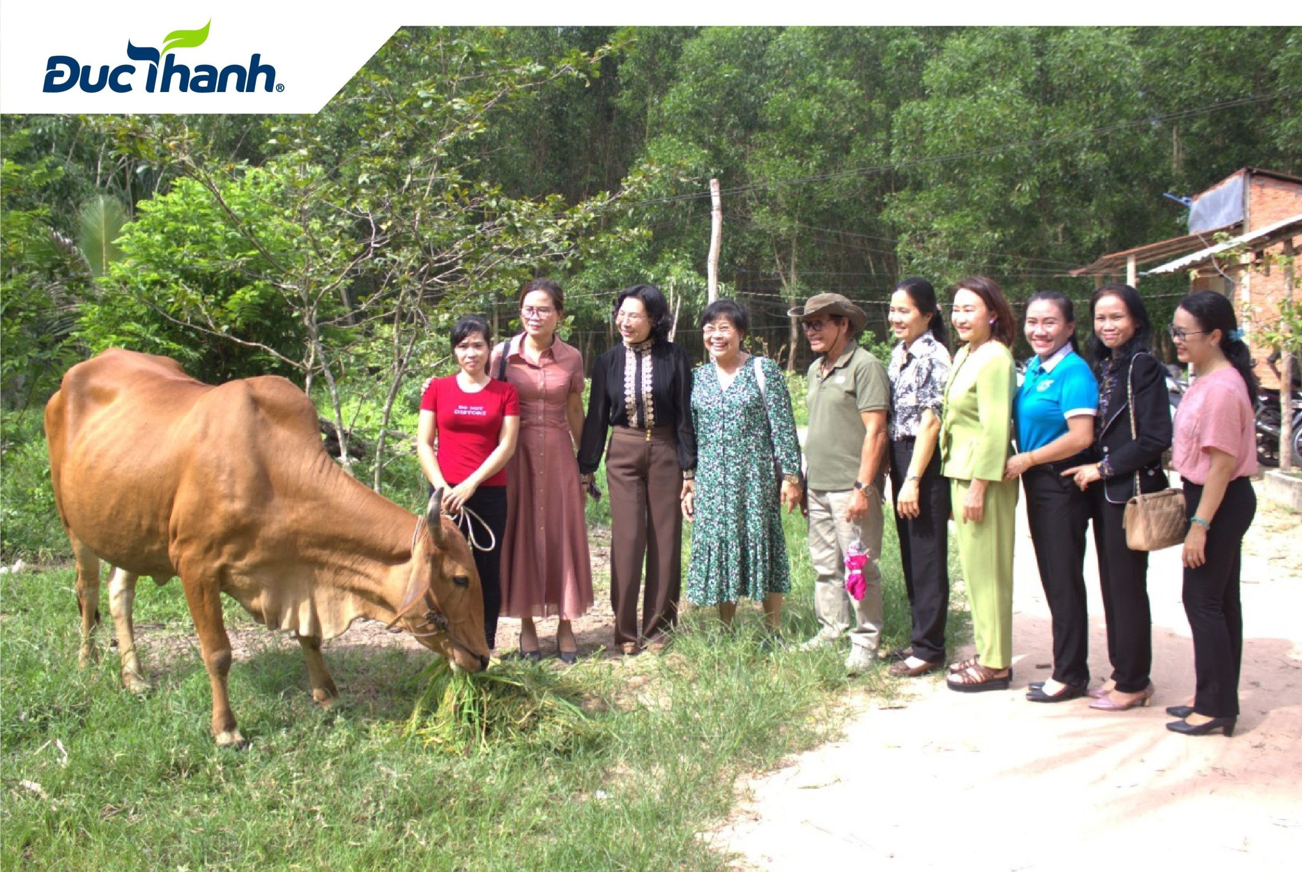 Công ty Đức Thành trao tặng bò sinh sản cho phụ nữ có hoàn cảnh khó khăn tại huyện Châu Thành