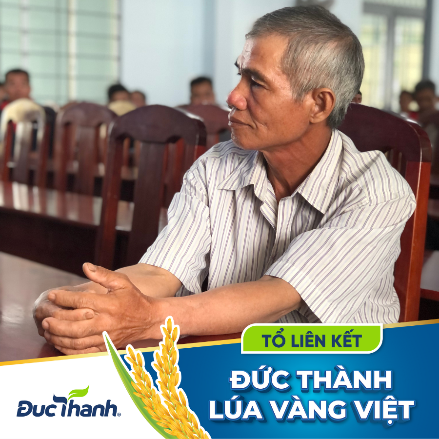 Nông dân tham gia lễ tổng kết và chi tiền hỗ trợ